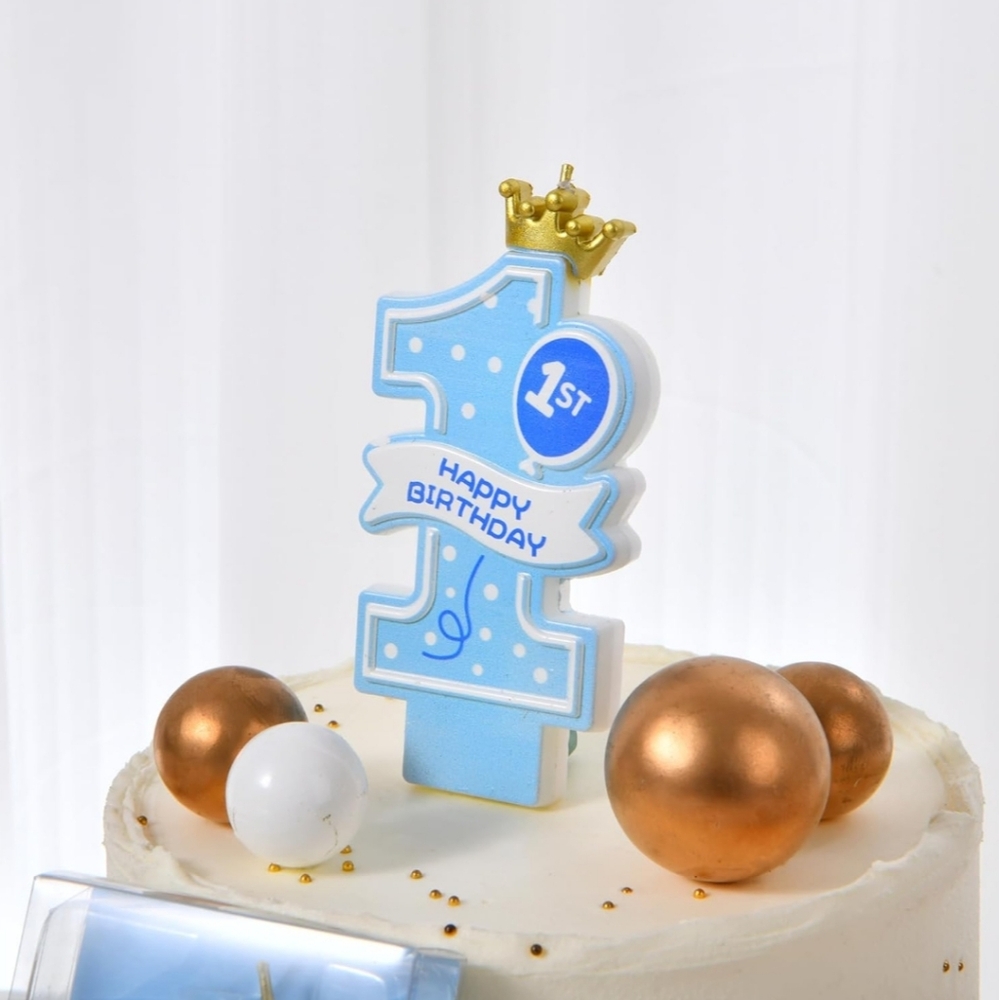 New 5 Pieces First Birthday Candles. One Numeral Candle With Crown.